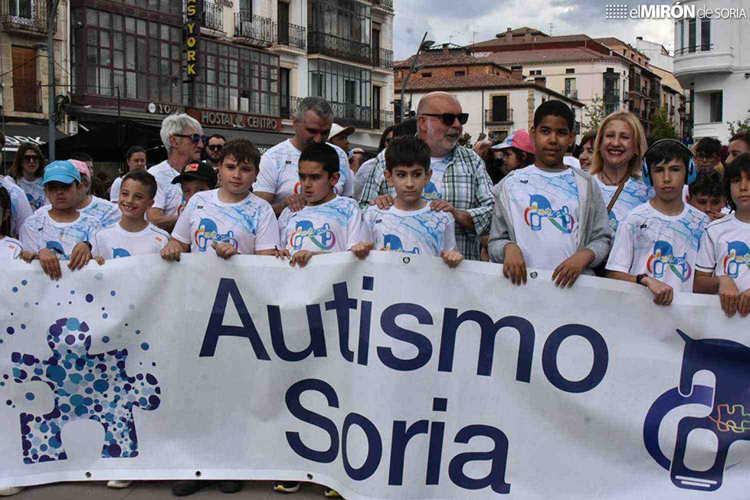 Mil quinientas personas marchan para visibilizar labor de Autismo Soria