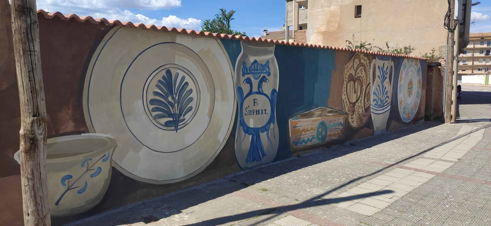 La Fundación Pedro Navalpotro inaugura mural que homenajea cerámica de Almazán