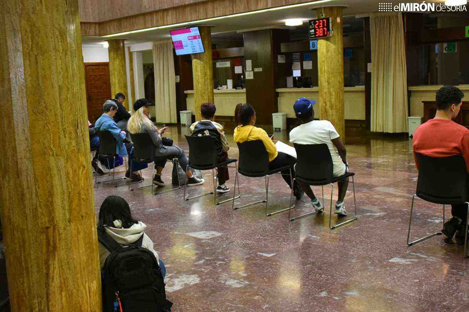 Más de 130.000 personas solicitan regularización en primera semana 