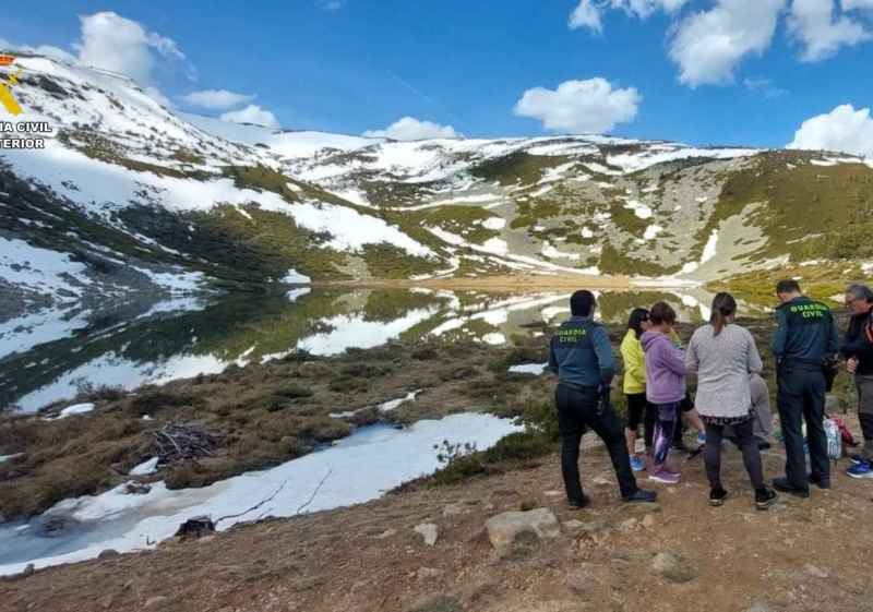 Auxiliada y evacuada mujer de 80 años, con síncope, en Laguna Cebollera
