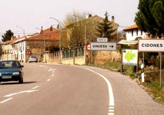 Motorista herido tras colisión con turismo en N-234, en Cidones