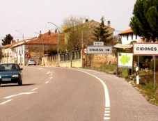 Motorista herido tras colisión con turismo en N-234, en Cidones