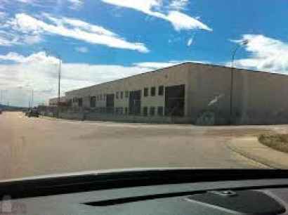 Herido de gravedad un trabajador tras ser arrollado por camión en polígono de Carbonera