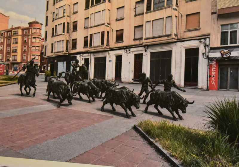 Soria presenta maqueta de conjunto escultórico dedicado a 