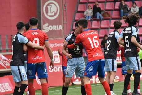 El Numancia se agarra a la promoción en el descuento frente al Real Ávila