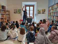 La biblioteca burgense organiza cuentacuentos para alumnos del colegio “Manuel Ruiz Zorrilla”