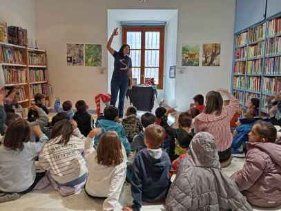 La biblioteca burgense organiza cuentacuentos para alumnos del colegio “Manuel Ruiz Zorrilla”