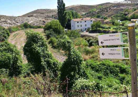 Licitadas obras para mejorar red de caminos en Dévanos