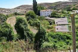 Licitadas obras para mejorar red de caminos en Dévanos