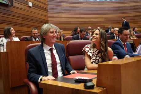 Los socialistas Martínez y Pérez abren su segunda etapa en Cortes regionales