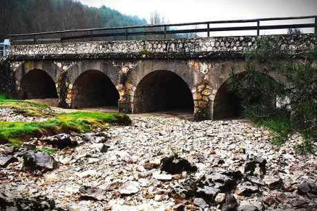 Puente de los Siete Ojos, puerta de entrada al Cañón del Río Lobos