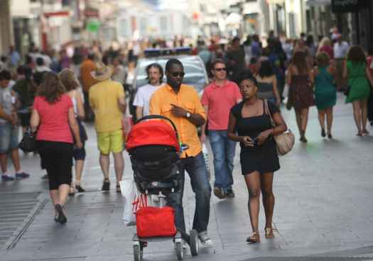 El proceso de regularización administrativa de migrantes suma 13.500 solicitudes en primer día