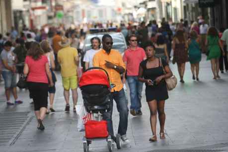 El proceso de regularización administrativa de migrantes suma 13.500 solicitudes en primer día