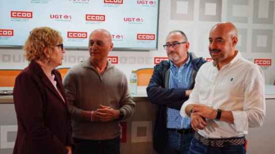 UGT y CC.OO. reivindican "Derechos, no trincheras" y "salarios, vivienda y democracia"