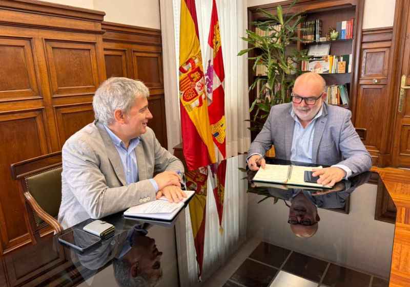 Antón repasa con subdelegado proyectos 