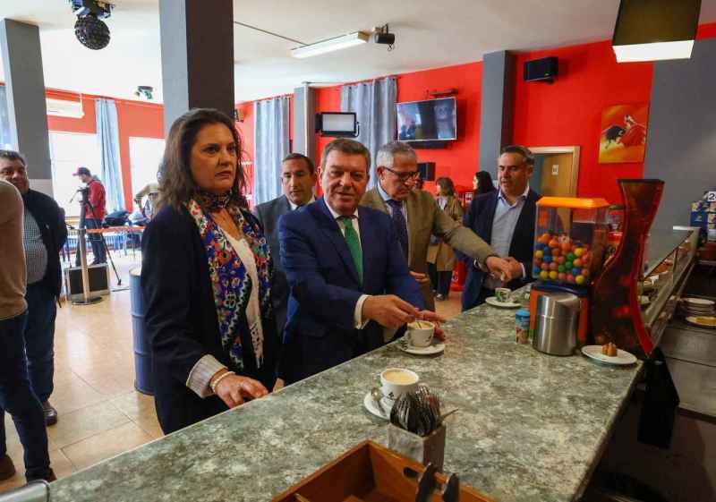 La Junta elimina límite de población en ayudas para mantener bares en medio rural