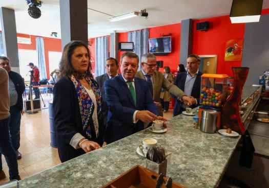 La Junta elimina límite de población en ayudas para mantener bares en medio rural