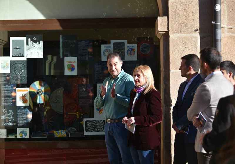 El instituto Machado, de Soria, inaugura exposición "Eclipse Dorado"