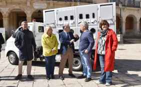 La Junta entrega a Soria punto límpio móvil, camión eléctrico dos puntos de recarga