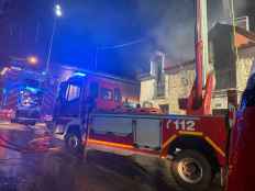 Bomberos de Diputación participan en extinción de fuego en vivienda de La Hinojosa
