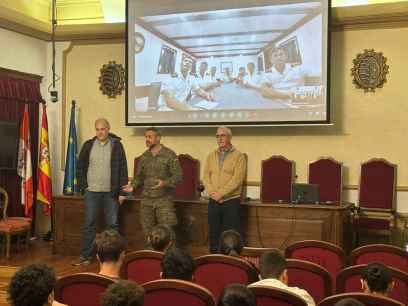 Alumnos del IES Machado se conectan con tripulantes del buque-escuela Juan Sebastián Elcano