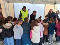 La Guardia Civil acerca sus medios al alumnado de San Leonardo de Yagüe