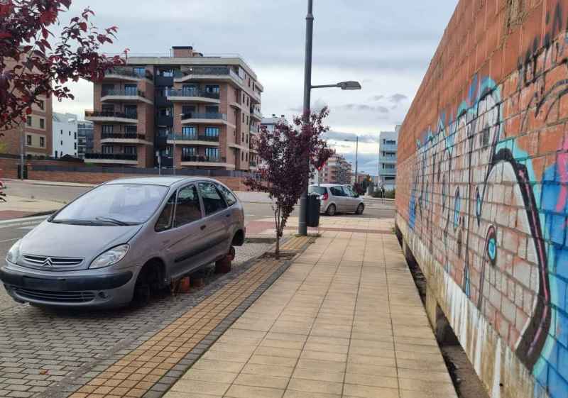 Nuevo acto de vandalismo en coche decomisado en barrio de Los Royales