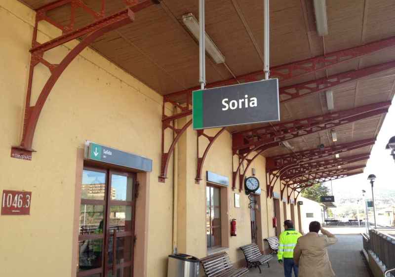Adif formaliza contrato para mejorar protección de diez pasos a nivel de línea Torralba-Soria
