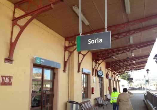 Adif formaliza contrato para mejorar protección de diez pasos a nivel de línea Torralba-Soria