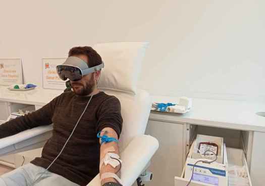 Castilla y León incorpora gafas de realidad mixta en donación de sangre y plasma