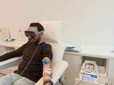 Castilla y León incorpora gafas de realidad mixta en donación de sangre y plasma