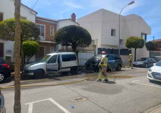Un vehículo se incendia en la calle Pedro de Rúa, en Soria