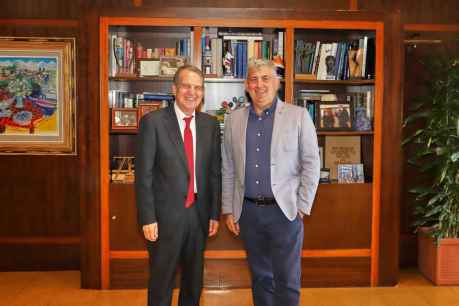 Antón explora en Vigo iniciativas municipales que se puedan implantar en Soria