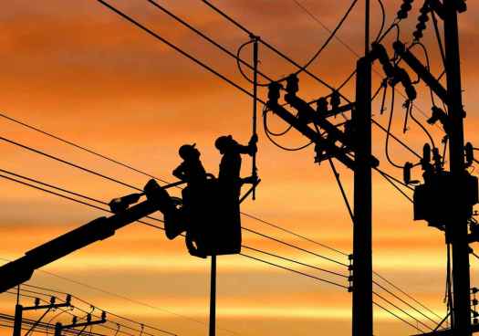 Los electricistas analizan impacto del nuevo reglamento en protecciones eléctricas