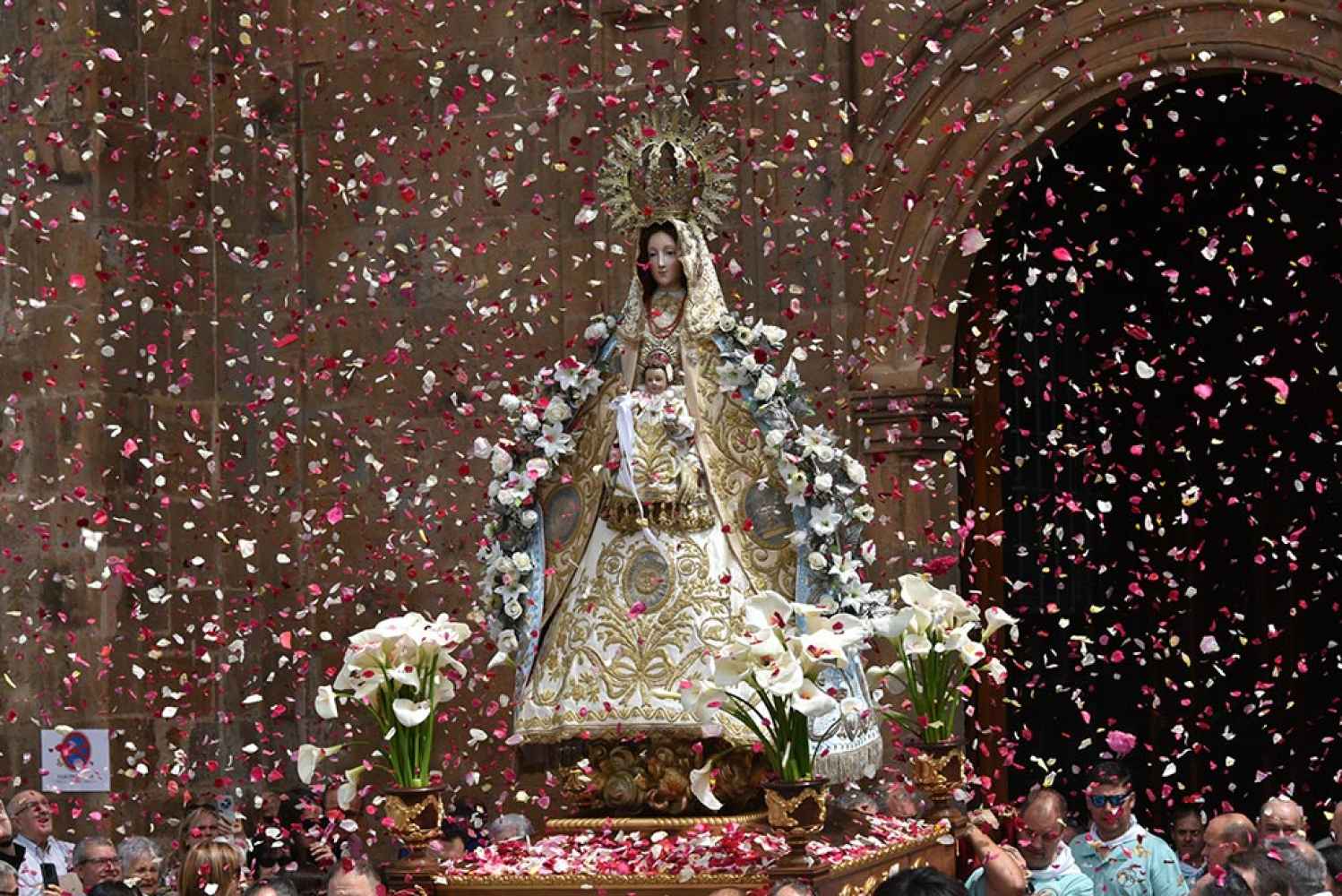 Ágreda honra a su patrona la Virgen de Nuestra Señora de los Milagros
