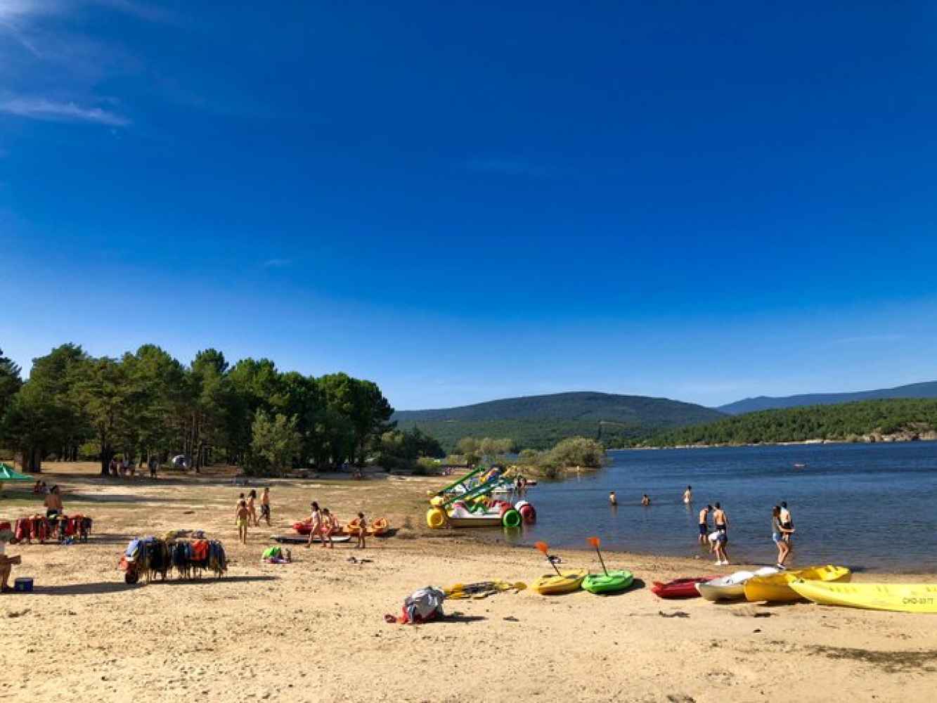 Castilla y León cuenta con 32 zonas de baño autorizadas en lagos, embalses y ríos