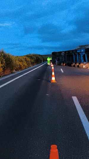 Reabierta al tráfico autovía del Duero, en San Esteban de Gormaz, tras vuelco de camión