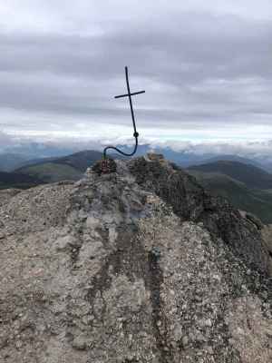Covaleda recupera y coloca la cruz original en el Pico de Urbión