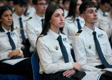 Piloto, una profesión con atractivo para los jóvenes de Castilla y León