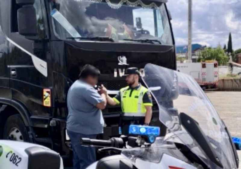 Investigado conductor de camión por quintuplicar al volante tasa de alcohol permitida