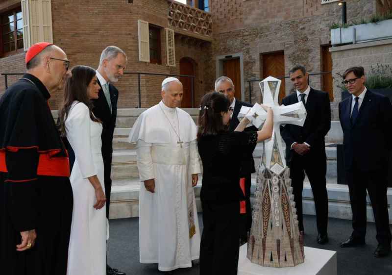 Valentina, la niña ciega que hizo brillar los ojos del Papa León XIV