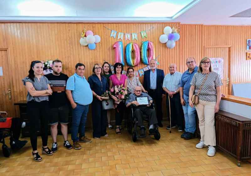 Jesús Caballero, de Romanillos de Medinaceli, celebra en Almazán su centenario