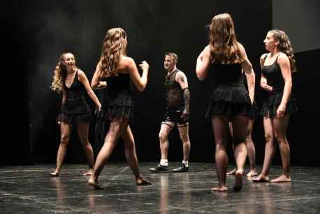 La Escuela Danzad Danzad Benditos ofrece exhibición de baile a beneficio de ASPACE