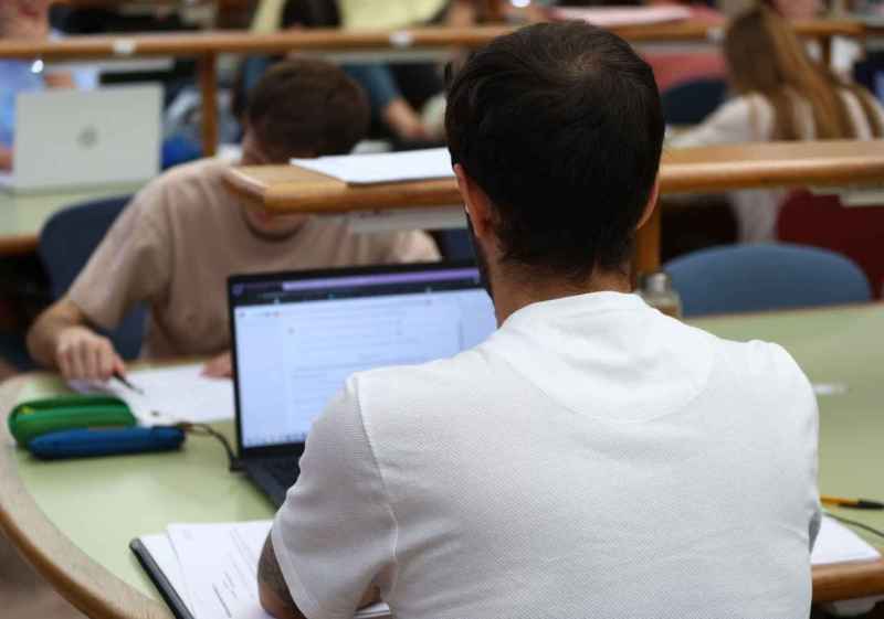 La Junta eleva número de becas concedidas a alumnos para estudios postobligatorios