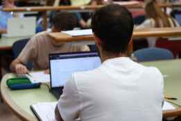 La Junta eleva número de becas concedidas a alumnos para estudios postobligatorios