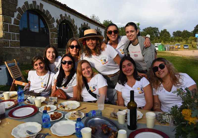 Merienda de las cuadrillas de San Juan en La Compra del toro, en Valonsadero