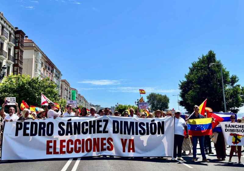 Doscientas personas piden en Santander convocar elecciones generales