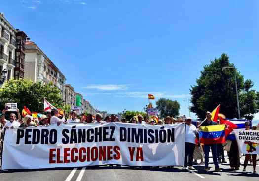 Doscientas personas piden en Santander convocar elecciones generales