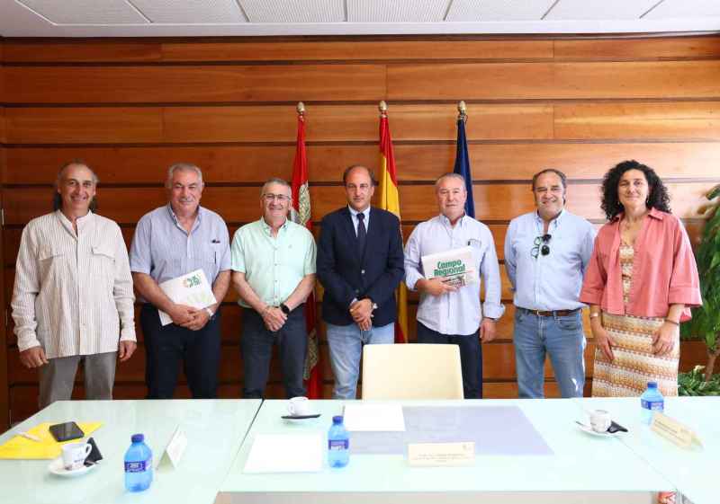 Mano tendida a colaboración y diálogo con las OPAS del nuevo consejero de Agricultura