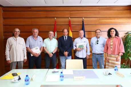 Mano tendida a colaboración y diálogo con las OPAS del nuevo consejero de Agricultura